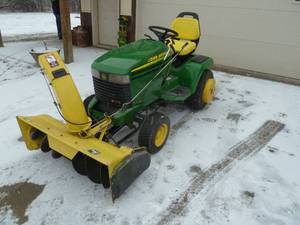 lot 8 image: John Deere 345 Lawn Tractor