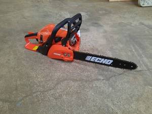 lot 8 image: ECHO Chainsaw, CS-310
