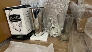 lot 66 image: 2 boxes of BRAND NEW Knock 1 Back 3-piece cocktail Boston shakers
