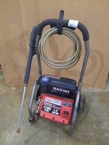 lot 82 image: Black Max Electric Pressure Washer, 1700 PSI, 1.2 GPM.
