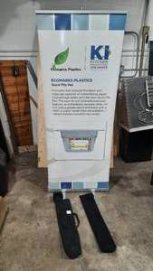 lot 202 image: Retractable Display Sign with carrying case