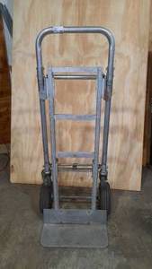 lot 146 image: Milwaukee Convertible Hand Truck