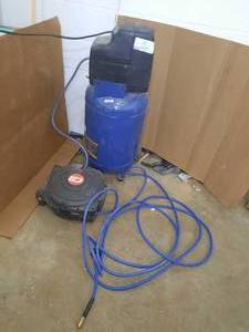 lot 92 image: Campbell Hausfield (CH) 20 Gallon Oil-less TOUGH TANK with reel, hose and gauges