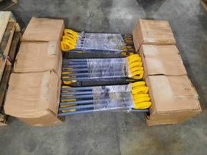 lot 224 image: True Temper Ergonomic Snow Shovels, approx 36