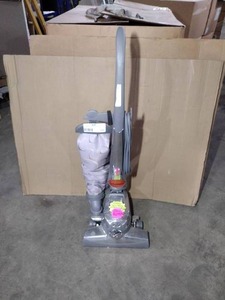 lot 178 image: Kirby Upright Vacuum, G10D