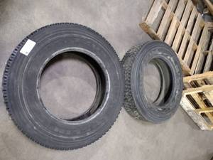lot 188 image: (2) Tires Michelin