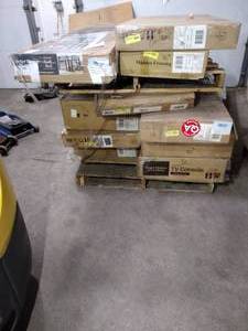 lot 98 image: Pallet of (10) boxed furniture