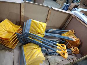 lot 234 image: 21 True Temper Ergonomic Snow Shovels