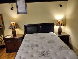 lot 28 image: (2) Thomasville Geneva Workstations (2) Table lamps with striped shades