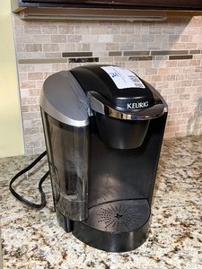 lot 306 image: Keurig single cup brewing system Coffee Maker B60