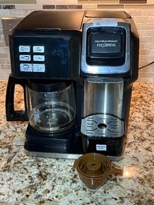lot 305 image: Hamilton Beach FlexBrew Trio Coffee Maker 49957. Brew a single cup or a full pot