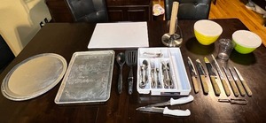 lot 317 image: Melamine bowls, Strawberry Hill 10 flatware, knives, cutting board