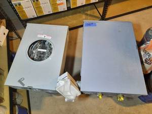 lot 348 image: QO Plug-on Load Centers  Siemens 40405-02CO 200Amp 5-Jaw Ringless Meter Socket