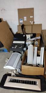 lot 338 image: Pallet of Architectural Lights Metalumen Beta-Calco Mercury Philips Ligman Amerlux GM GE Prudential