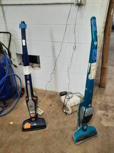 lot 366 image: (2) Electrolux Vacuums Ergorapido Brushroll Clean 2-in-1 stick vacuums-powers up