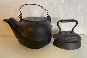 lot 6 image: Cast Iron Teapot and Iron