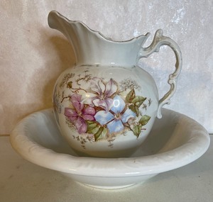 lot 19 image: S.C. Co. Akron Pitcher Basin