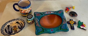 lot 39 image: Lot of 8 Mexico Bright Colored Pottery Decor
