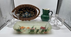 lot 114 image: Rattan Souvenir tray and misc vintage decor lot