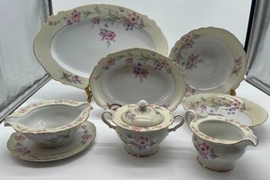 lot 101 image: Paul Muller Bavaria Belmont China set 54 pieces with 8 pieces crystal stemware