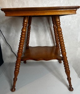 lot 81 image: Blond Oak Fern Table