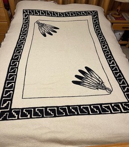 lot 131 image: Navajo Textiles Mill Mesa AZ wool blanket Black, White Feathers Reversible