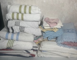 lot 119 image: Lot of Bath Towels