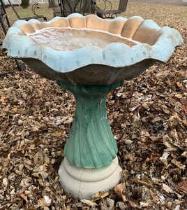 lot 148 image: Concrete Birdbath