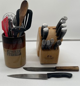 lot 155 image: Kitchen Knife Block and Utensil Lot