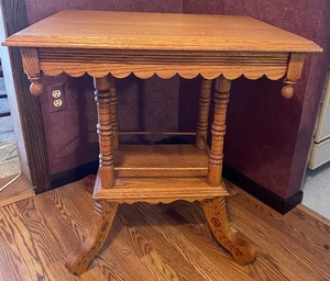 lot 170 image: Eastlake Style Oak Parlor Table