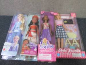 2 Princess, 2 Fashion Dolls...