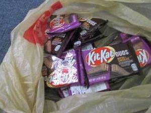 12- 1.5 oz KitKat Duos Bars...