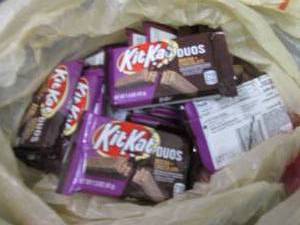 12- 1.5 oz KitKat Duos Bars...