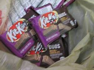 12- 1.5 oz KitKat Duos Bars...