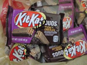 12- 1.5 oz KitKat Duos Bars...