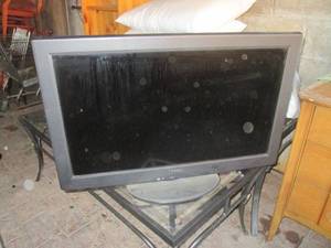 (G) Panasonic 31 LCD TV...