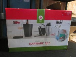 (R) Black & Silver Barware Set in B...