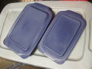 (R) 2 Pyrex Bake Dishes with Lids 2...