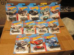 (R) Assorted Hot Wheels in Packagin...