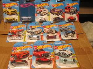 (R) Assorted Hot Wheels in Packagin...