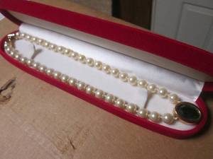 (R) Nice Necklace In Box Large Gree...