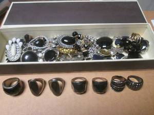 (R) Assorted Fashion Jewelry...