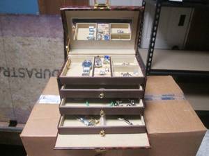 (R) Locking Jewelry Box with Assort...