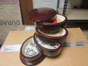 (R) Jewelry Box Full of Fashion Jew...