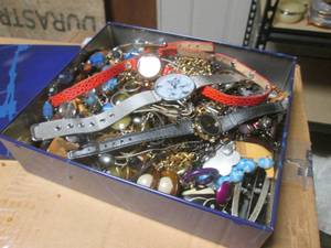 (R) Tin Box Full of Assorted Fashio...