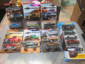(R) Assorted Matchbox Trucks in Pac...