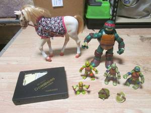 (R) Toy Horse, Ninja Turtles and Do...