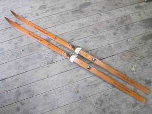 (G) Pair of Vintage Wood Normark VI...