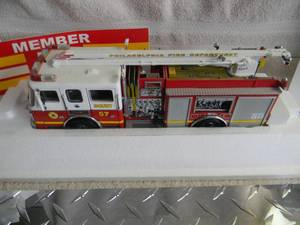 CODE 3 COLLECTIBLES - 132 SCALE LIMITED EDITION #808 of 3500 - PHILADELPHIA FIRE DEPT. AMERICAN LAFRANCE PUMPER SQURT 57 - IN BOX - WITH COA - FANTASTIC PIECE - SEE PICTURES