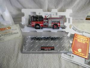 CODE 3 COLLECTIBLES - 132 SCALE LIMITED EDITION #3061 of 3500 - CHICAGO FIRE DEPT. LUVERNE PUMPER E-102 - IN BOX - WITH COA - FANTASTIC PIECE - SEE PICTURES